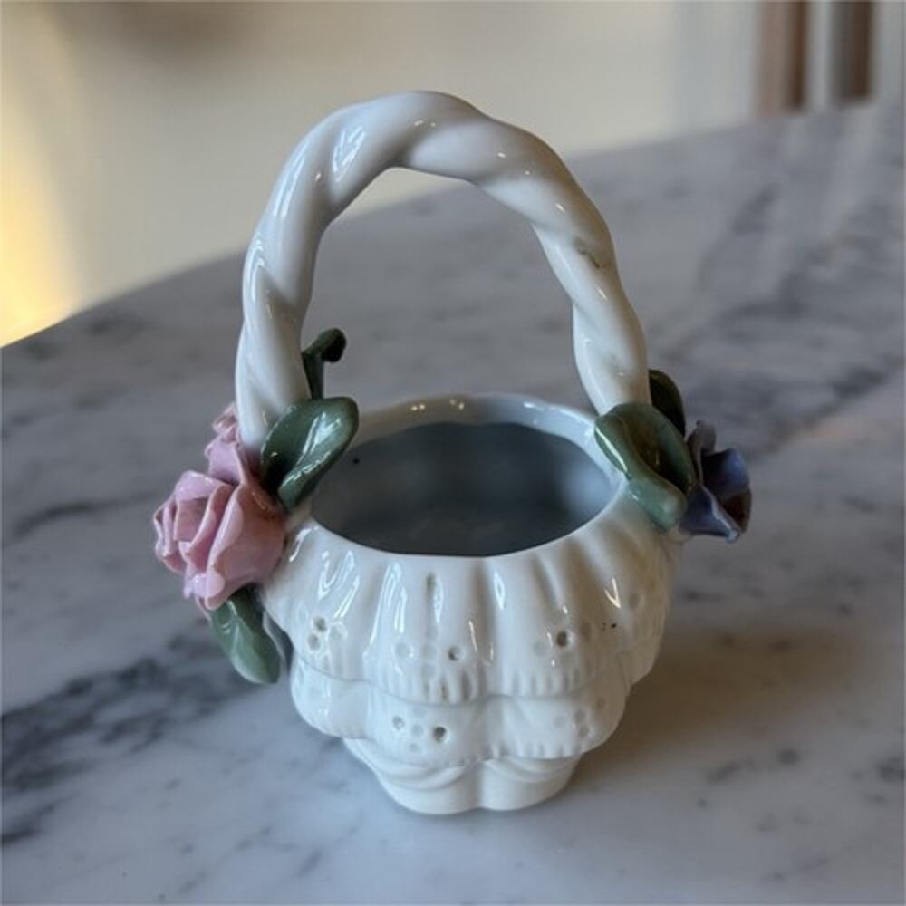Ceramic Miniature Decorative Basket Floral Pattern Toothpick Match Holder